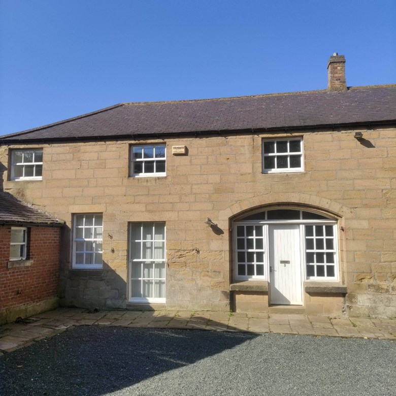 2 Peth Stables